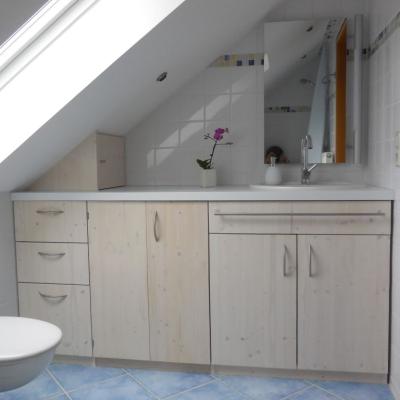 Badezimmereinbauschraenkefichtemassivweisslasiert 5