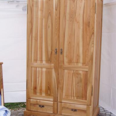 Schlafzimmerkirschholzstreifig 1