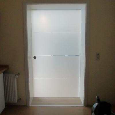 Ganzglastueremattmitquerstreifen 2