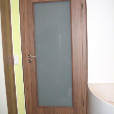Zimmertuerennussbaum 1