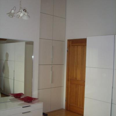 Edlerschlafzimmereinbauschrankglaenzendweiss 2