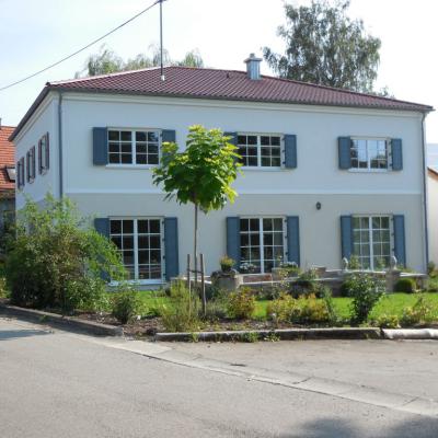 Holzalufenstermit Klapplaeden 4