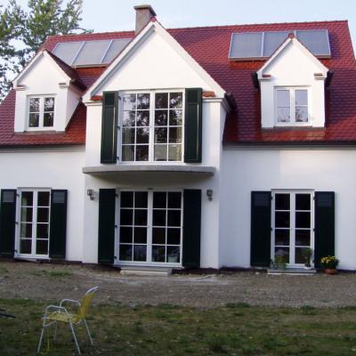 Sprossenfensterweissmitklapplaedenalu 2