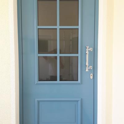 Haustuereklassischhelslblau