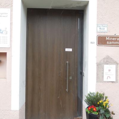 Dillingenkindergartenhaustueren 3