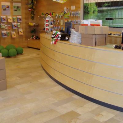 Reisebureaumoebel 6